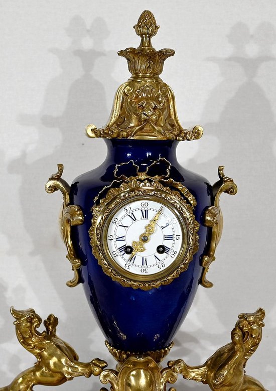 Important Gilded Bronze Mantel Set, Louis XVI style - 20th century