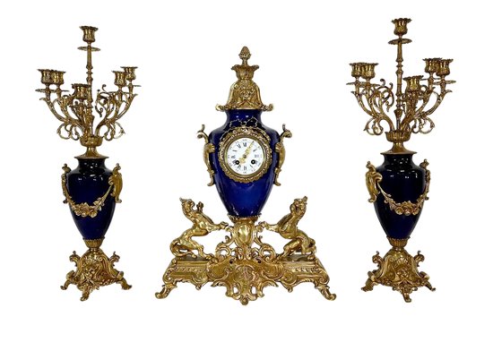 Important Gilded Bronze Mantel Set, Louis XVI style - 20th century