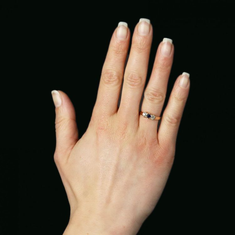 Bague ancienne jarretière saphir diamants