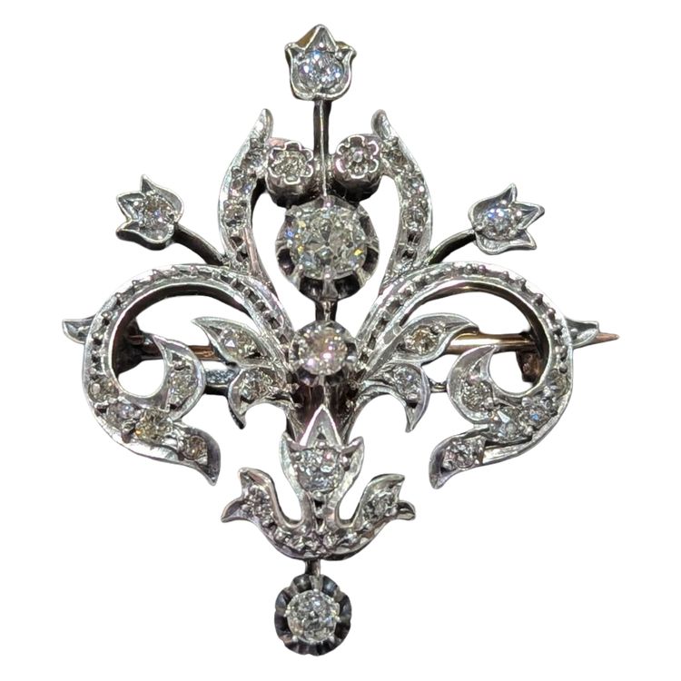 Spilla Belle Époque in oro rosa 18 carati/750 e argento, con diamanti incastonati, circa 1890.