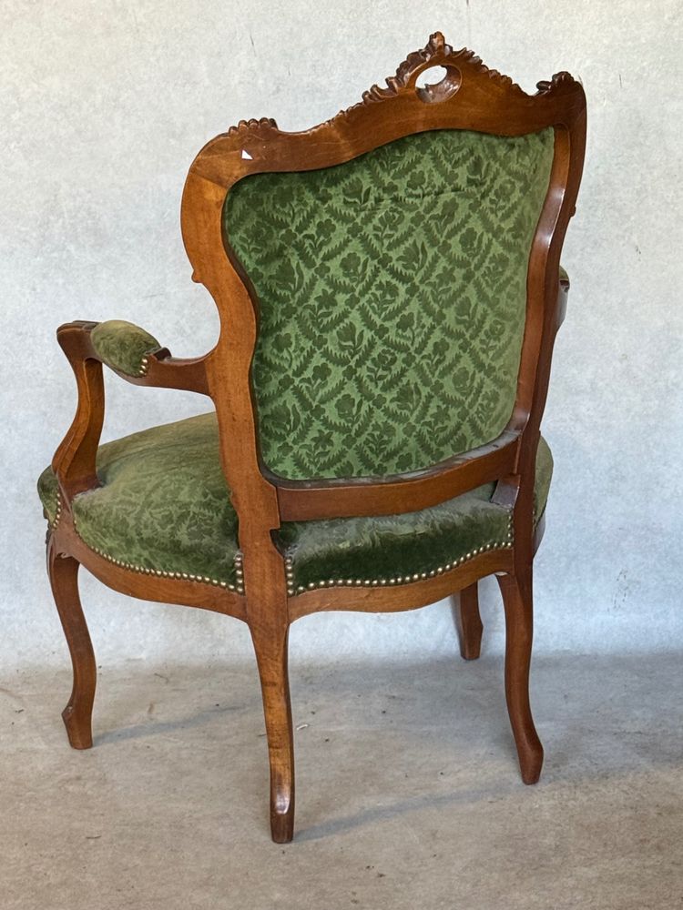 Poltrona in stile Luigi XV in noce