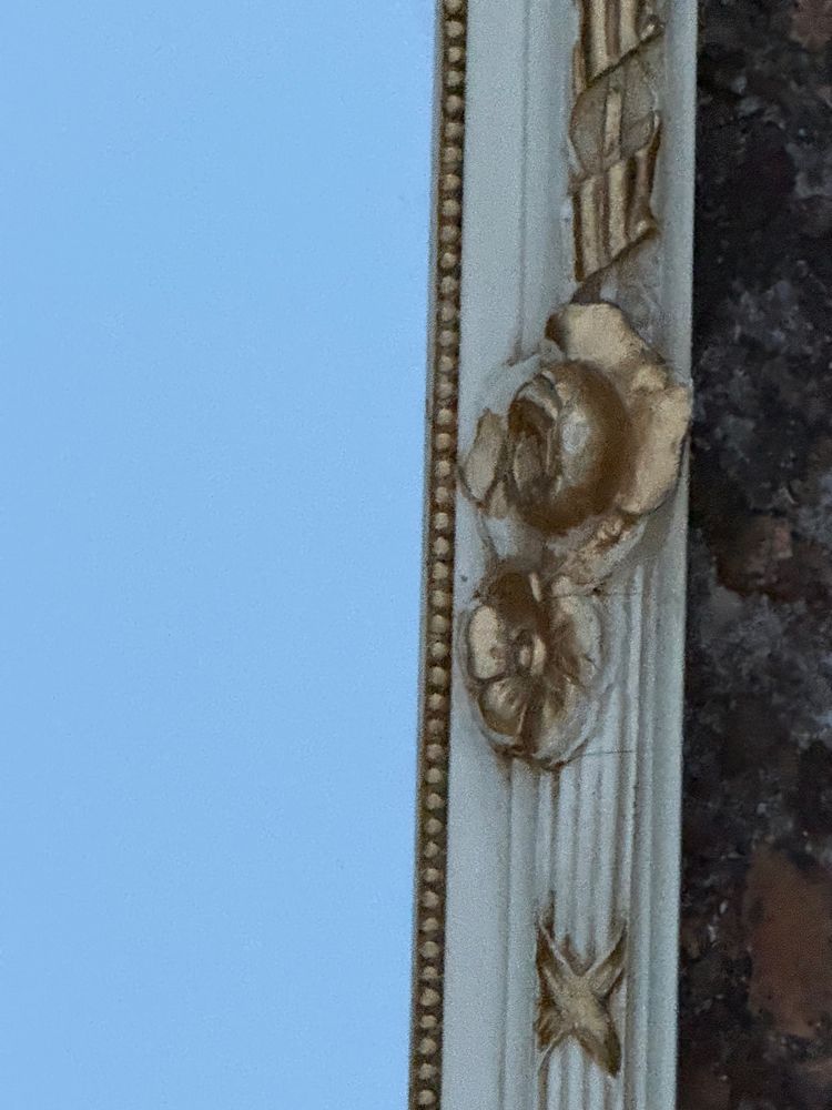 Specchio in legno dipinto