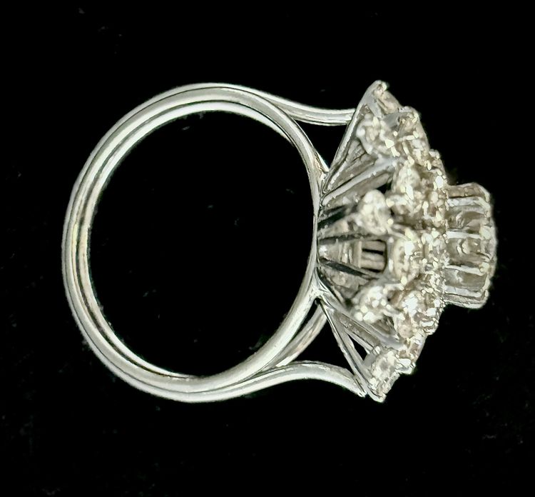 Bague or blanc sertie de 1,20 carats de brillants