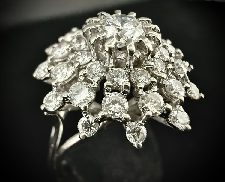 Bague or blanc sertie de 1,20 carats de brillants
