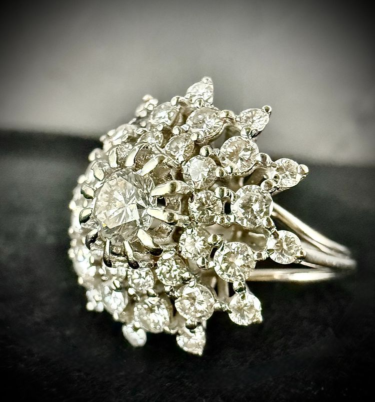 Bague or blanc sertie de 1,20 carats de brillants