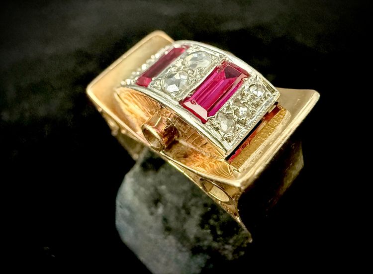 Anello a nodo in oro giallo e bianco con diamanti taglio rosa e rubini