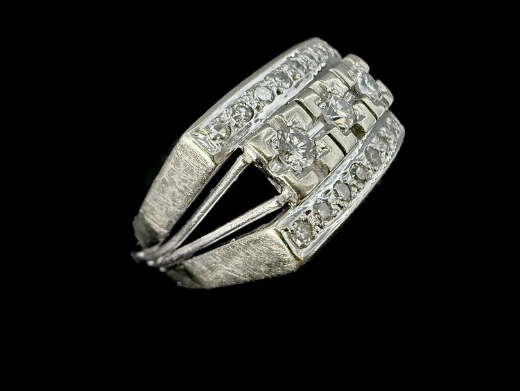 Weißgoldring mit 0,62 Karat Diamanten