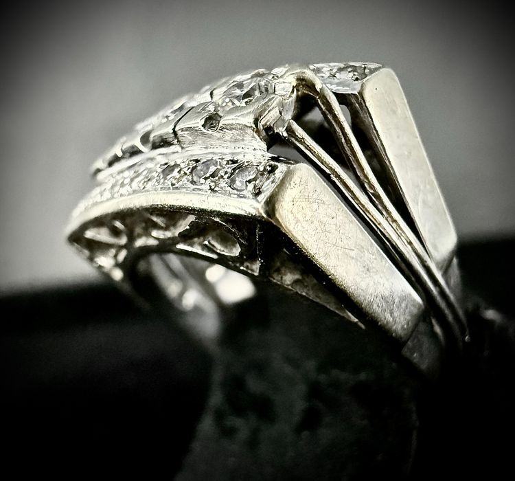 Weißgoldring mit 0,62 Karat Diamanten