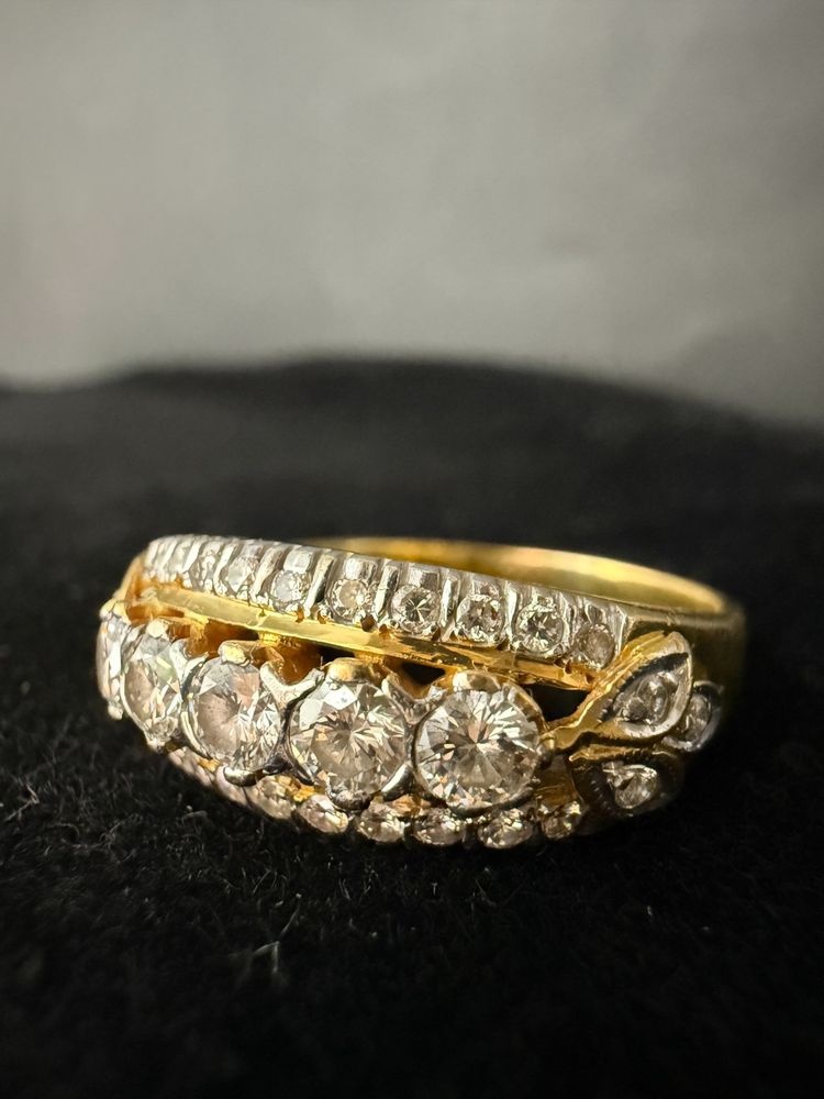 Bague or jaune sertie de 1 carat de brillants