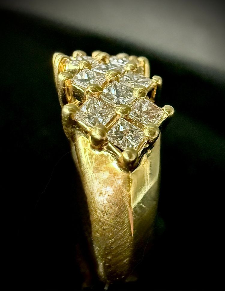 Bague or jaune sertie de 1,92 carats de diamants princesse