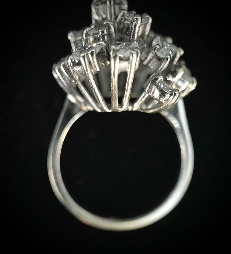 Bague or blanc serti de 1,65 carats de diamants