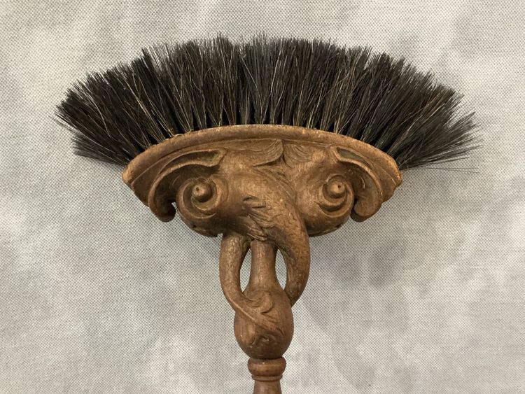 Belle balayette de cheminée ancienne en bois sculpté d'époque 19 ème 