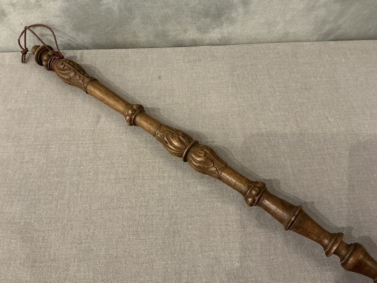 Belle balayette de cheminée ancienne en bois sculpté d'époque 19 ème 