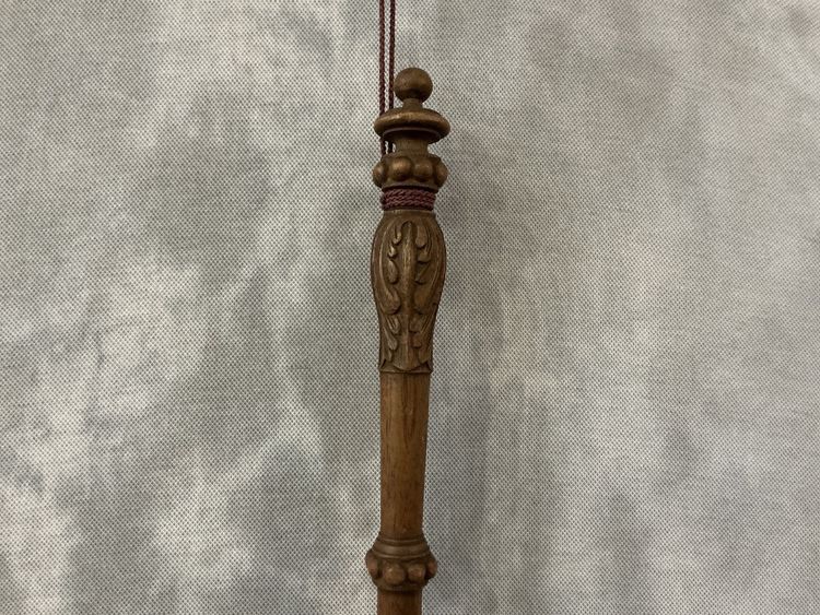 Belle balayette de cheminée ancienne en bois sculpté d'époque 19 ème 