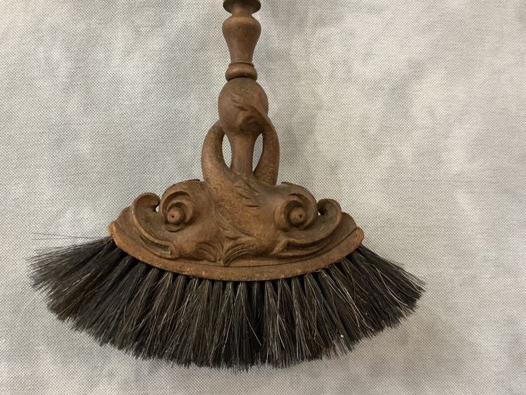 Belle balayette de cheminée ancienne en bois sculpté d'époque 19 ème 