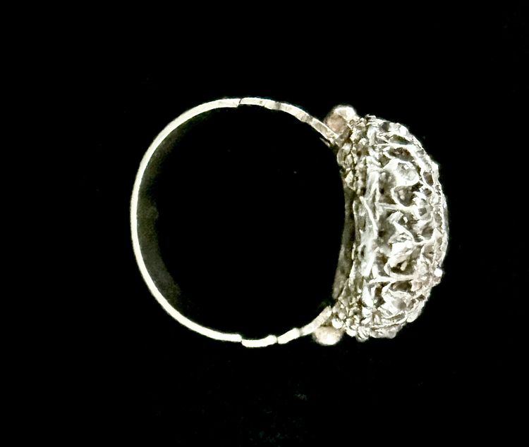 Jugendstilring mit einem zentralen 1,20 Karat Diamanten