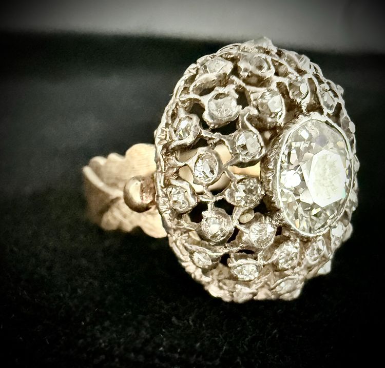 Jugendstilring mit einem zentralen 1,20 Karat Diamanten
