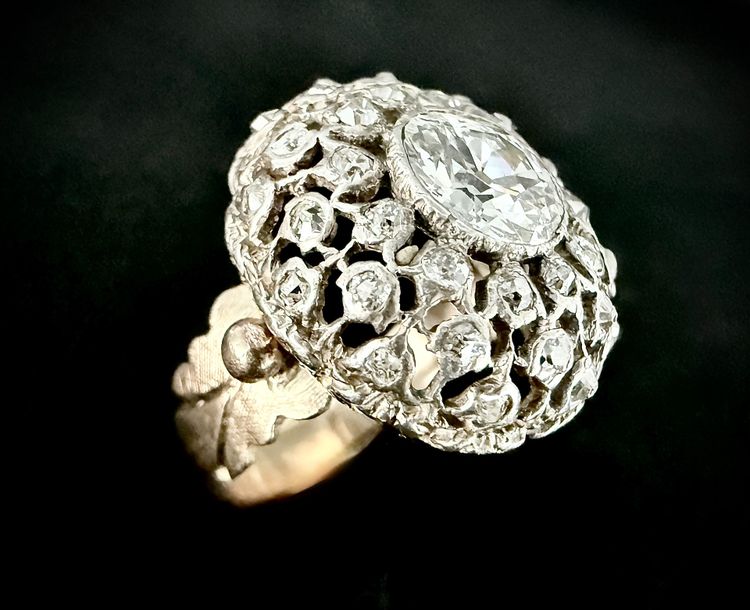 Jugendstilring mit einem zentralen 1,20 Karat Diamanten