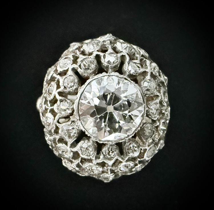 Jugendstilring mit einem zentralen 1,20 Karat Diamanten