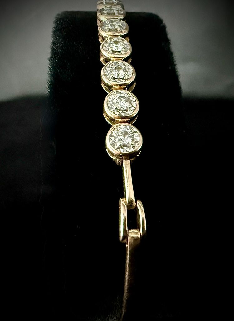 Bracciale in oro rosa con 11 diamanti