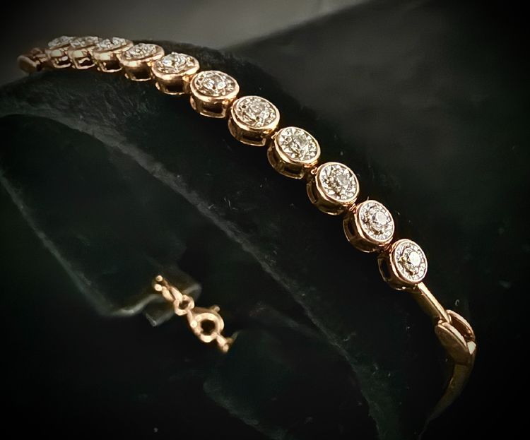 Bracciale in oro rosa con 11 diamanti