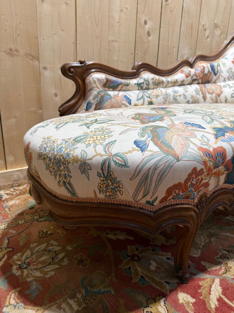 Louis Philippe daybed in carved walnut