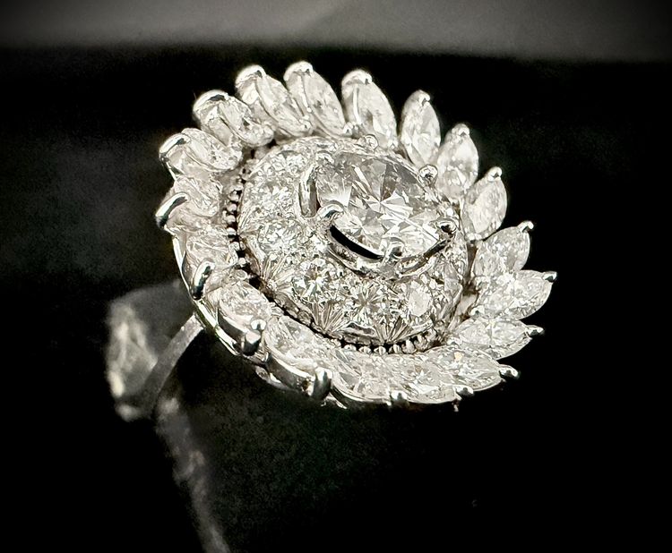 Bague or blanc sertie de 4,60 carats de diamants