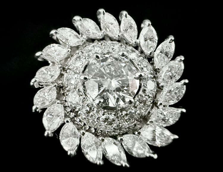 Bague or blanc sertie de 4,60 carats de diamants
