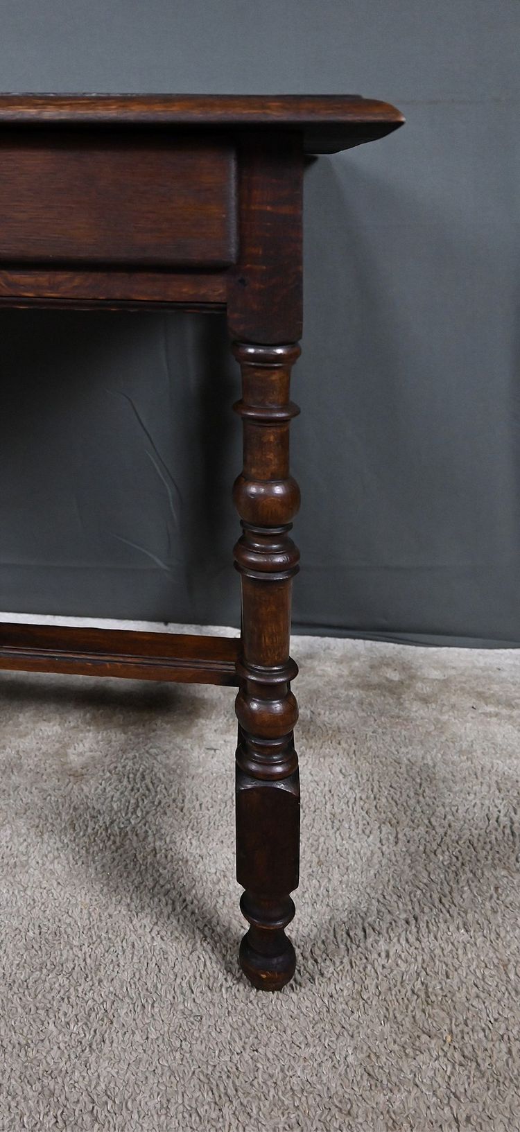 Piccola scrivania in rovere, stile Luigi XIV - seconda metà del XIX secolo