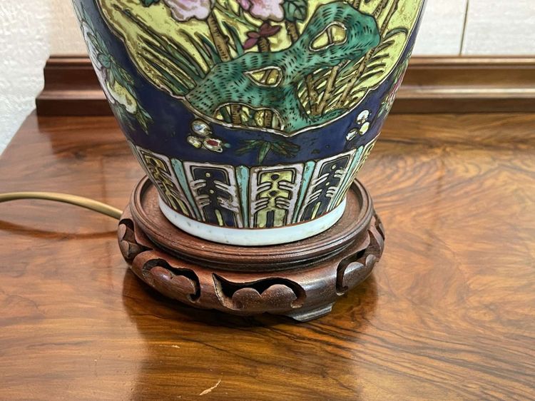Early 20th century Chinese porcelain lamp
