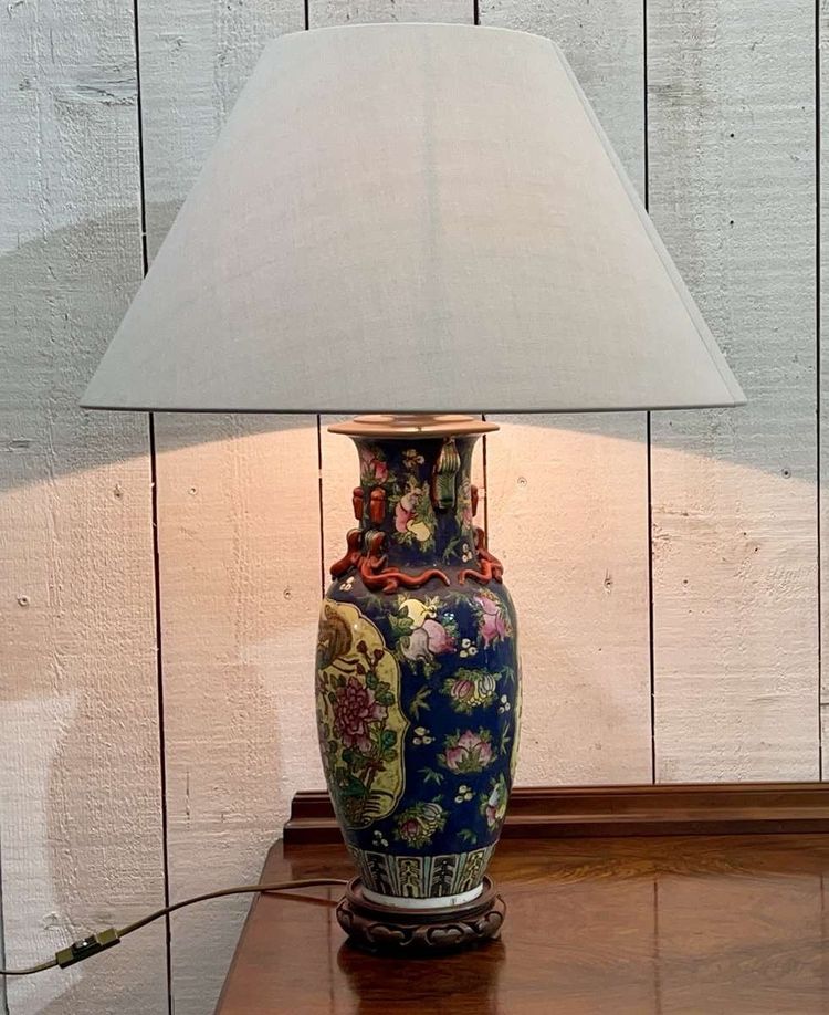 Early 20th century Chinese porcelain lamp