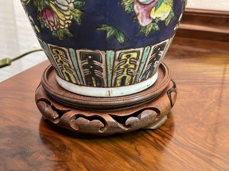 Early 20th century Chinese porcelain lamp
