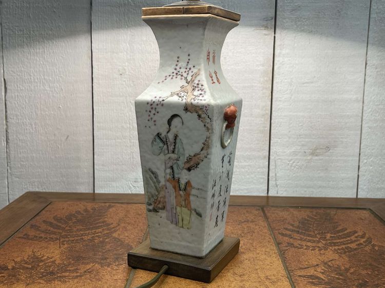 Early 20th century Chinese porcelain lamp