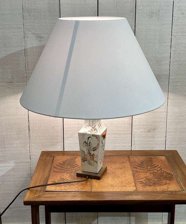 Early 20th century Chinese porcelain lamp