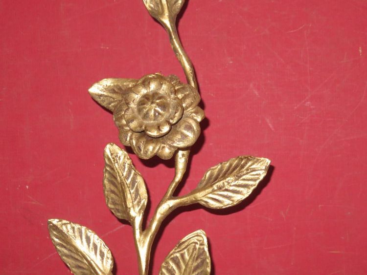 Vase with flower in gilded wood, 19th century.