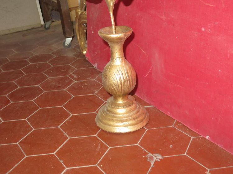 Vase with flower in gilded wood, 19th century.
