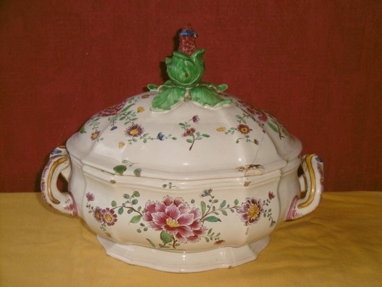 Earthenware tureen Sceaux XVIIIth century