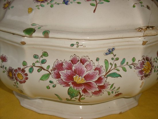 Earthenware tureen Sceaux XVIIIth century