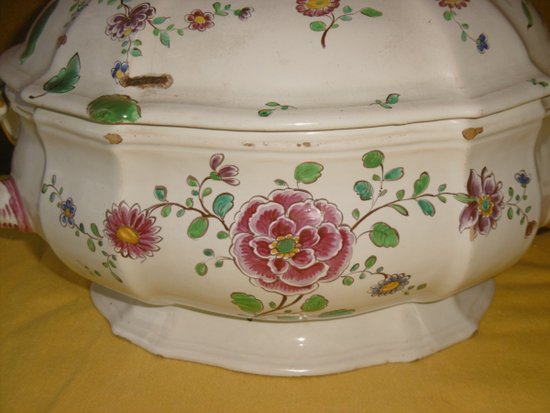 Earthenware tureen Sceaux XVIIIth century