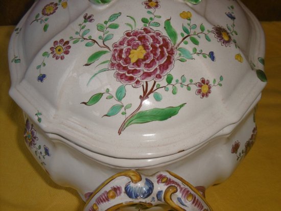 Earthenware tureen Sceaux XVIIIth century
