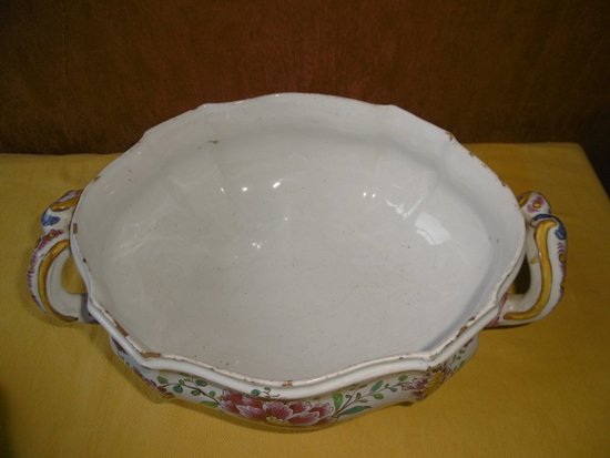 Earthenware tureen Sceaux XVIIIth century