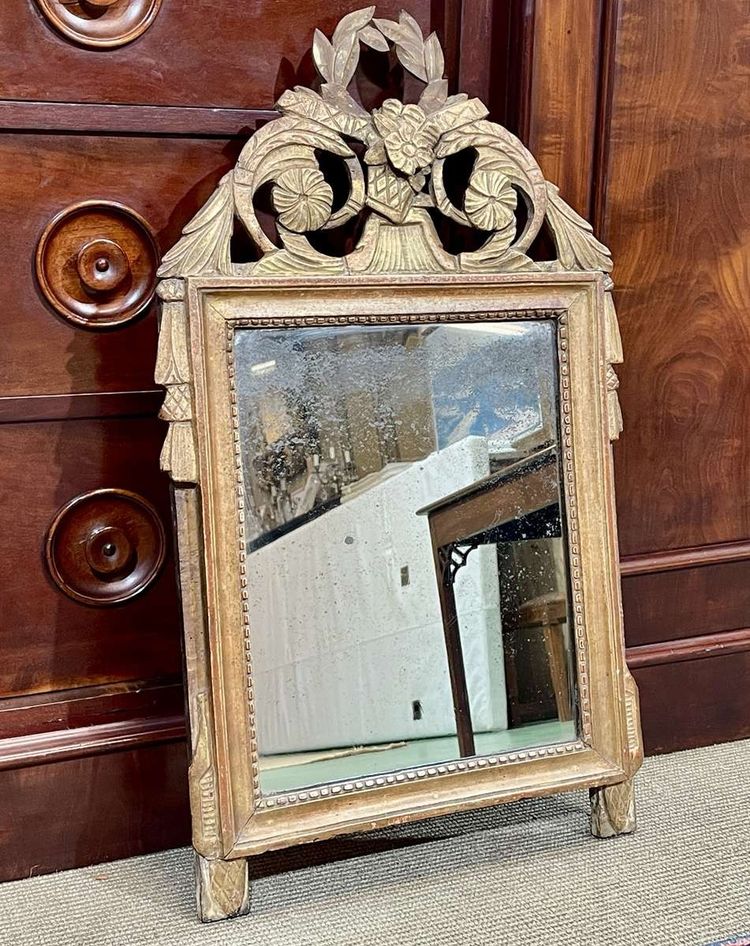 Specchio in legno dorato Luigi XVI del XVIII secolo