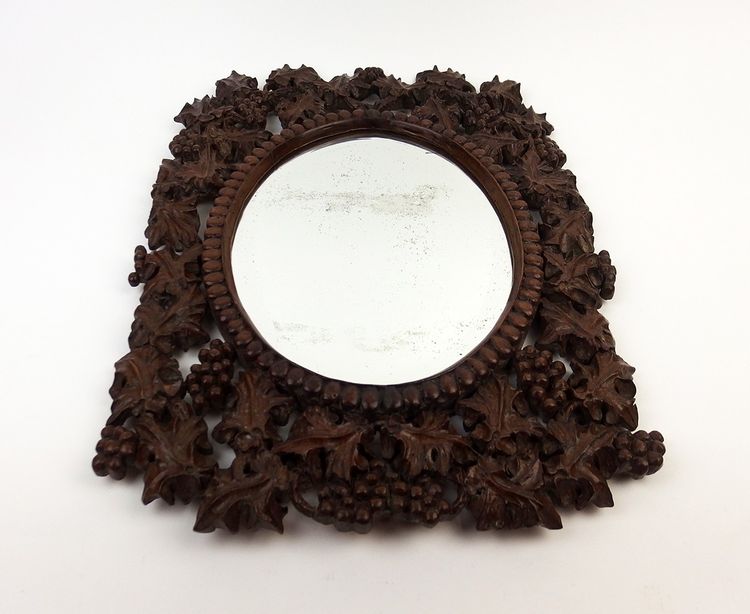 Miroir en bois sculpté
