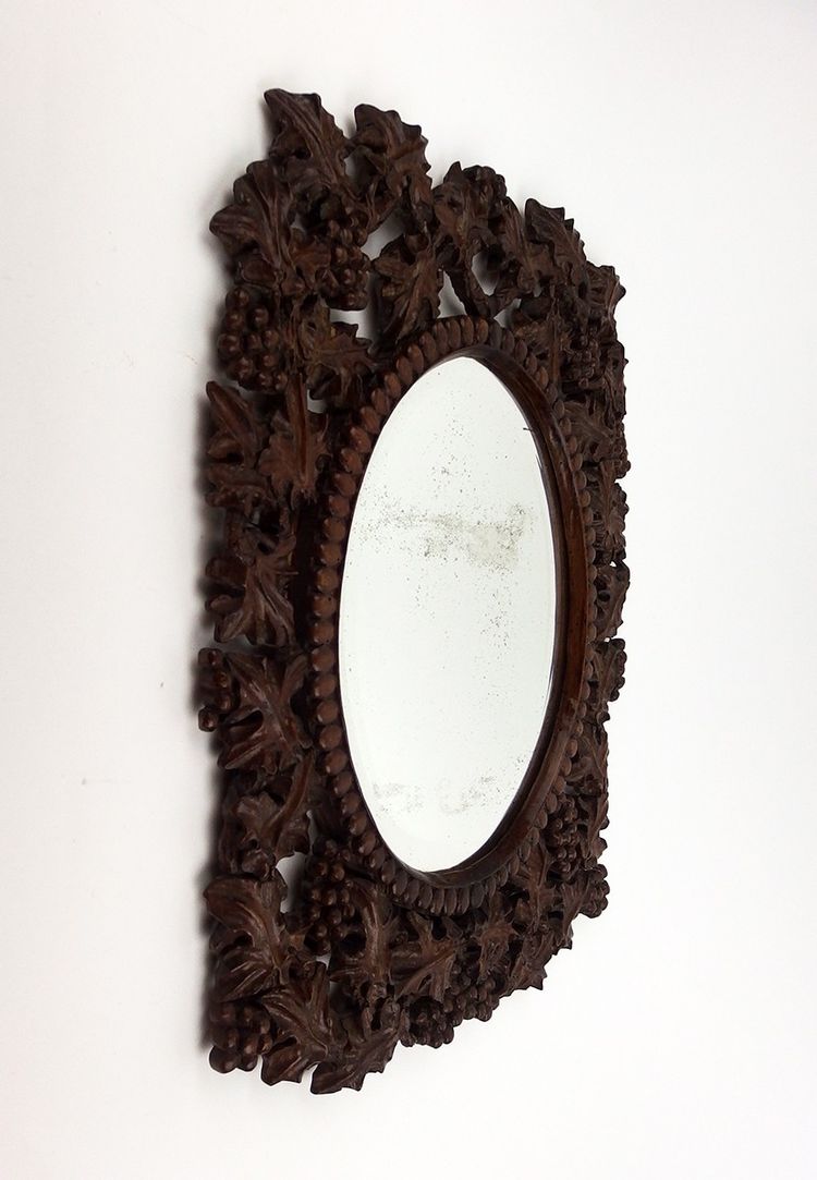 Miroir en bois sculpté