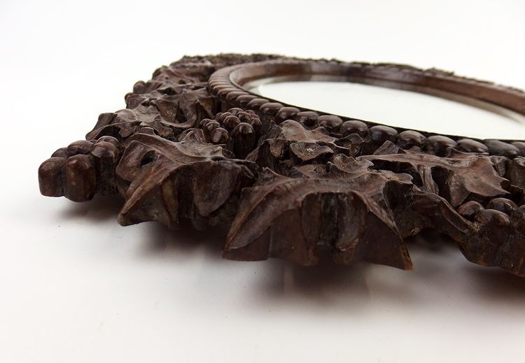 Miroir en bois sculpté