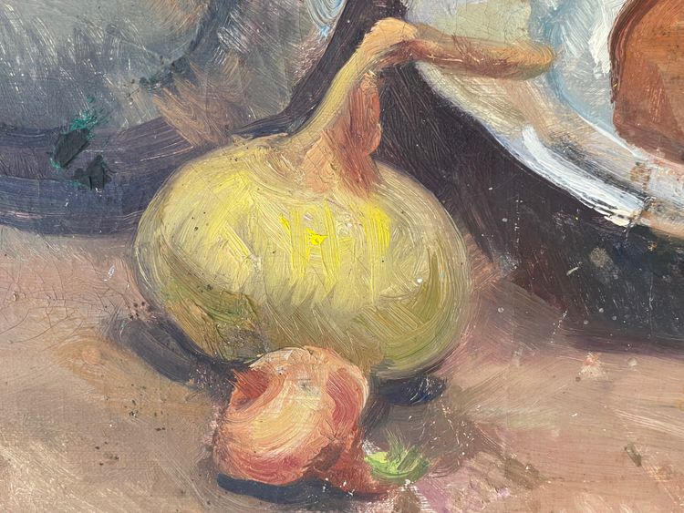 Onions and white earthenware by Léo Darriet