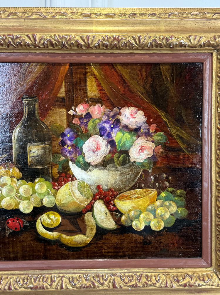 HUILE SUR PANNEAU SIGNÉE ET ENCADRÉE REPRÉSENTANT UNE NATURE MORTE A LA COCCINELLE 