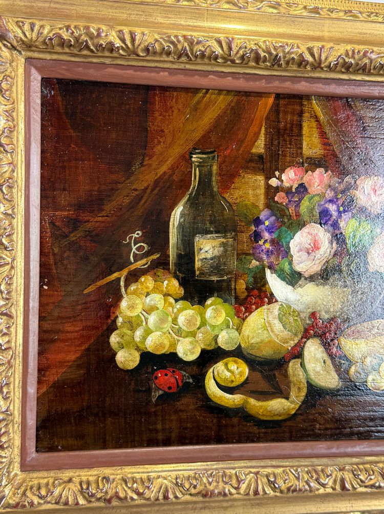 HUILE SUR PANNEAU SIGNÉE ET ENCADRÉE REPRÉSENTANT UNE NATURE MORTE A LA COCCINELLE 