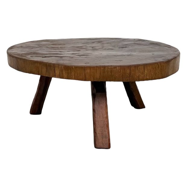 Table basse brutaliste en teck massif, slab monolithique, piètement tripode, années 50