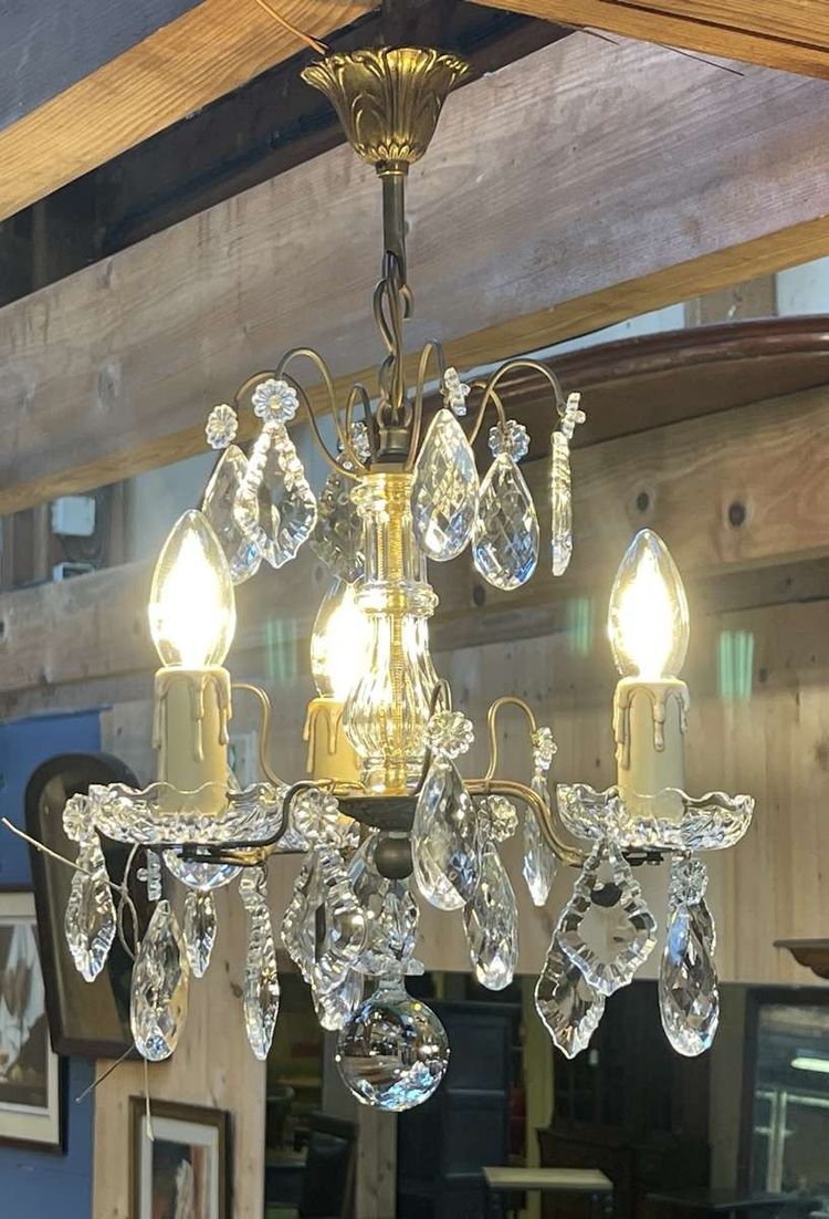 Three-light chandelier in bronze and cut crystal, early 20th century